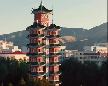 易烊千玺讲述英雄故事，致敬一代代人的付出