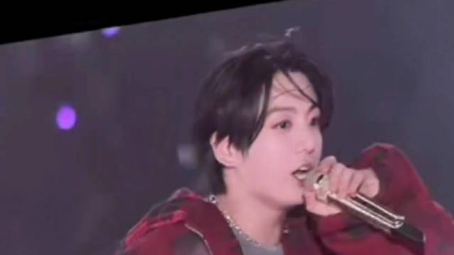 261007 BTS WORLD TOUR 'ARIRANG' IN 利马 柾国相关 哇 这套是红色的 logo