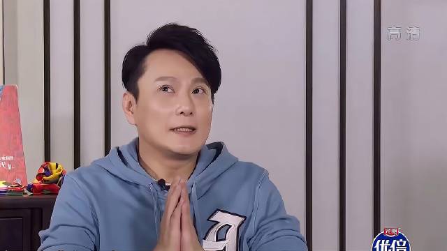 张信哲对队友太好，还为队友准备礼物，给大家带来双倍快乐