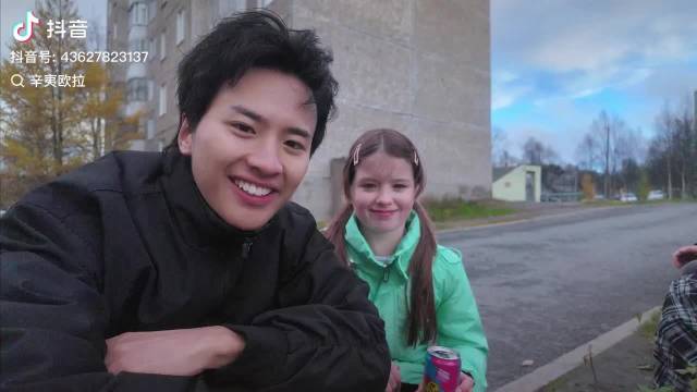 1000万人催更俄罗斯蓝眼睛小女孩后续来了… 辛姨欧拉