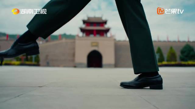 易烊千玺与小朋友共读可爱的中国，讲述方志敏望远镜