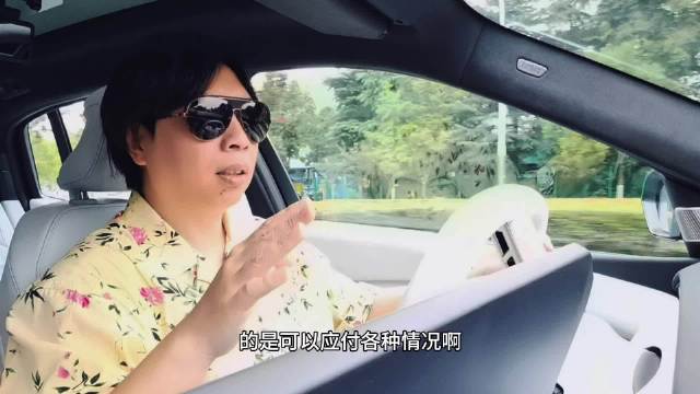 宝马智能辅助驾驶实测，博主称顶尖水准