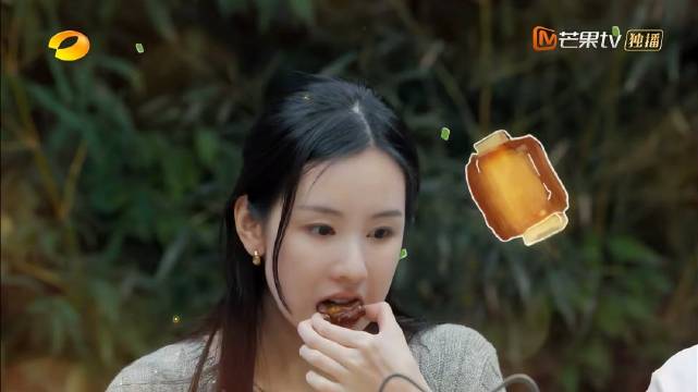 同样是吃饭，沈月和陈都灵同框，谁更优雅一目了然