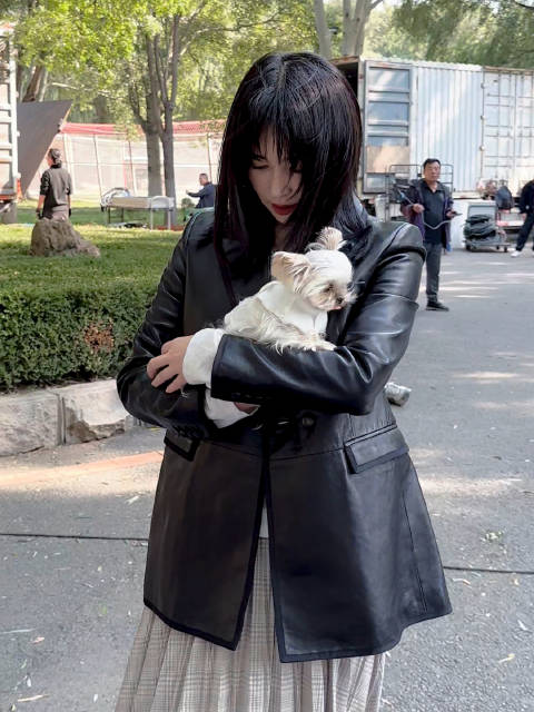 阚清子林河谜案 依旧是看见可爱小狗 就走不动道的小姐姐一枚呀