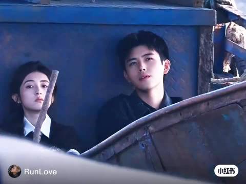 完全有一双会爱人的眼睛， Cr.RunLove