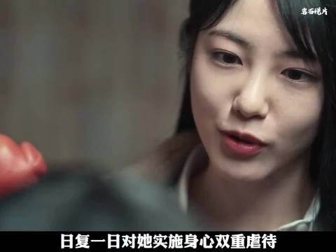 卷发棒烫同学施暴者嬉笑，校园欺凌剧演绎令人窒息