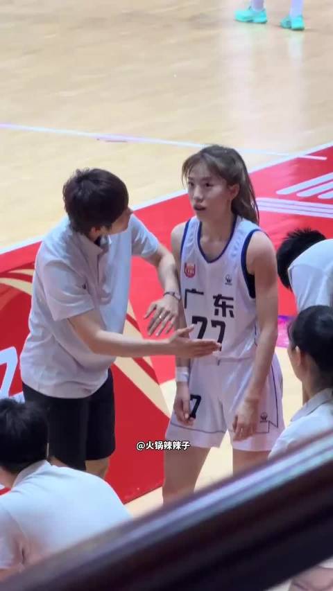 看到杨力维在广东U21的视频，网友直呼姐我也想学