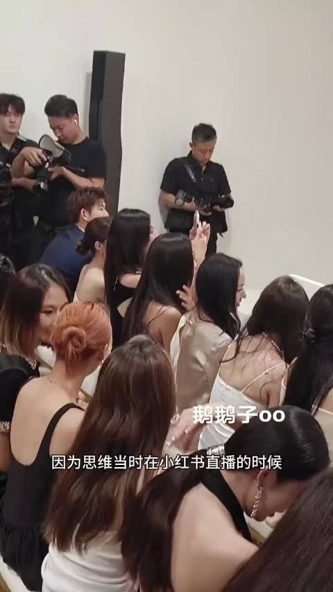 黄雅琼透露婚礼要请盛李豪打羽毛球