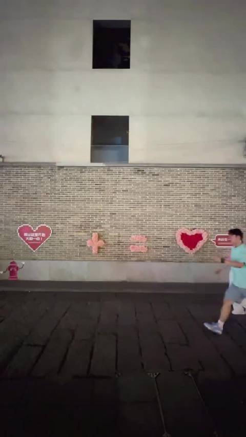 黄雅琼和刘雨辰在长沙一拍即合，但毫无默契，这画面也太搞笑了！