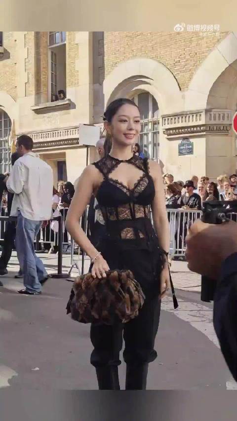 胡可吉娜巴黎同框，梦回妻子的浪漫旅行