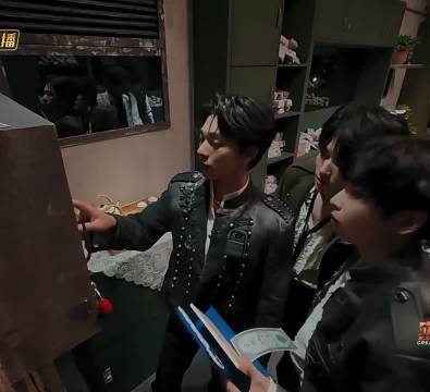 张真源仅凭几根线识别键盘，完整说出布局