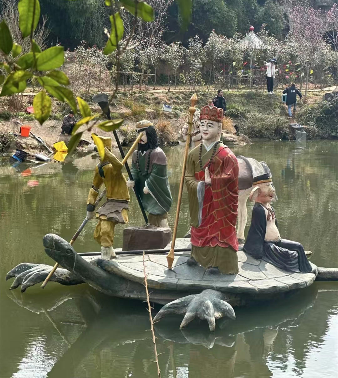 绵阳一“西游记”主题公园因抽象风格走红，工作人员是农户兼职，老板：欢迎年轻人来
