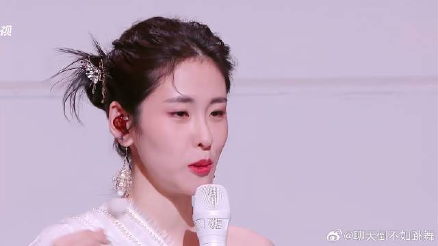张碧晨由笑转哭，亲人的离别是最痛心的，悲壮！