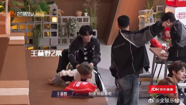 这种发自内心的雀跃根本装不住，表情不会骗人的