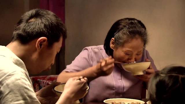 王贵与安娜：媳妇教育孩子饭桌礼仪，婆婆的冷嘲热讽刺伤了媳妇