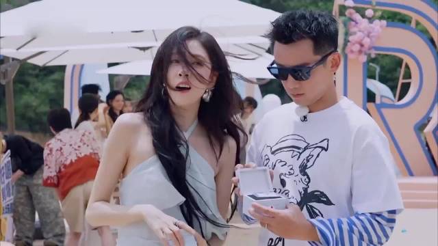 范丞丞好不容易跟章若楠组上CP，宋妍霏就想换，范丞丞：去一边去