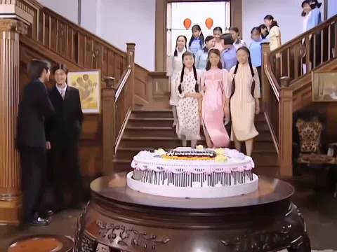 有钱人的生日蛋糕都够我一个月生活费