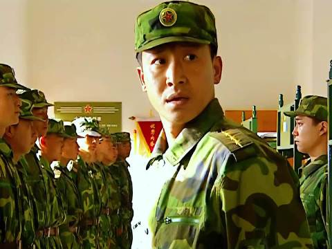 许三多与伍六一比赛