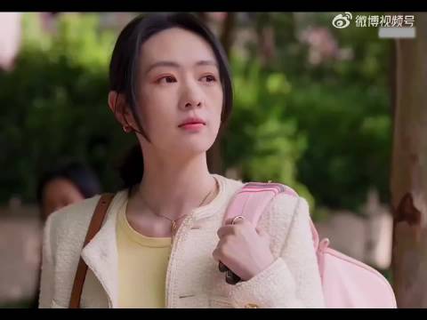 头一次见蹭孩子同学爸爸的车 还想坐副驾驶的女人