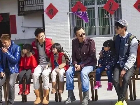 《爸爸去哪儿》11个孩子变化大，石头高考落榜，黄多多最让人意外