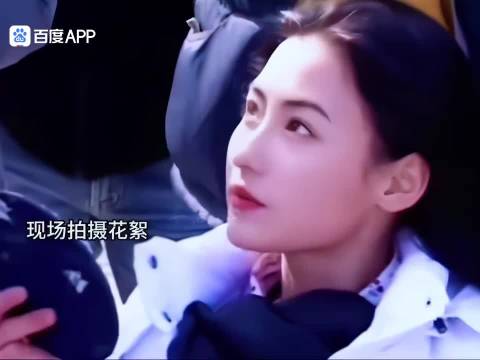 原来尔冬升没有吹牛！她真的是连素颜都美得楚楚动人