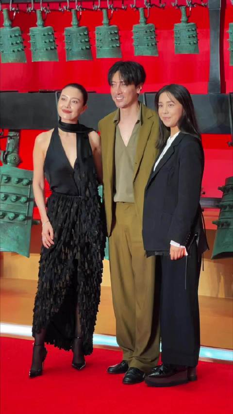 高圆圆亮相飞天奖红毯，与张鲁一同框引发热议