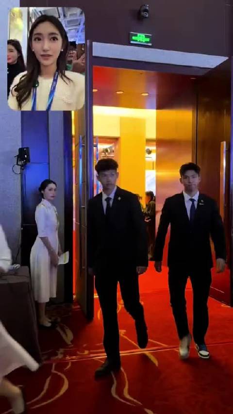 浙江FC刘浩帆王钰栋亮相2025金球奖，颜值气质能打