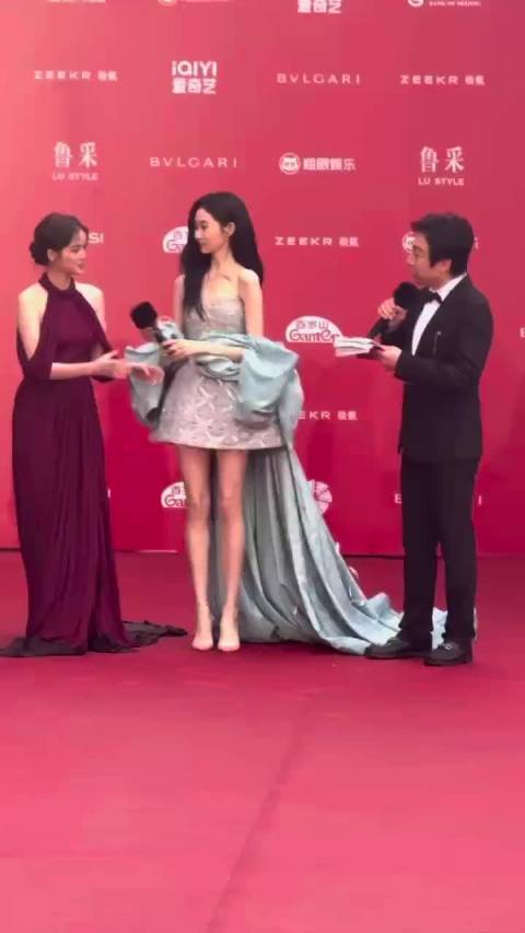张艺凡·欧阳娜娜 北影节红毯同框