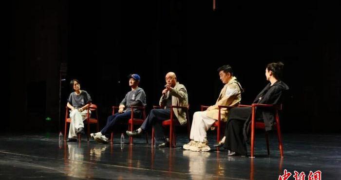 守护档案、守住信仰 电影《密档》走进复旦大学