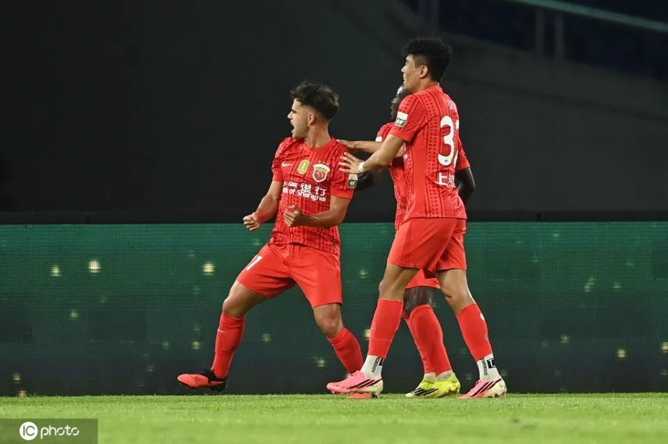 7轮不败！中超：海港4-2浙江，王钰栋造点被队友罚丢，杨希送乌龙