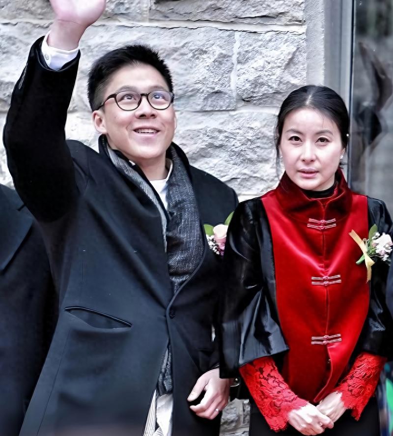 霍启刚也没想到，原本娶郭晶晶本就足够幸福了，现在幸福又升级！