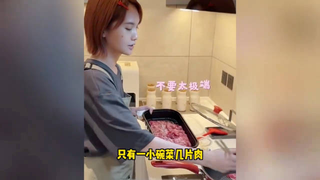 42岁杨丞琳分享减脂餐：一小碗菜几片肉，瘦得有理，学会吃才长久