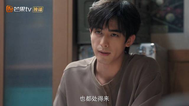 波仔假装是老板，把老丈人糊弄过去，哪料陈异真的把店给他