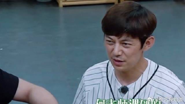 还有何炅也救不了的场？小孩录节目当场尿出来，何老师震惊