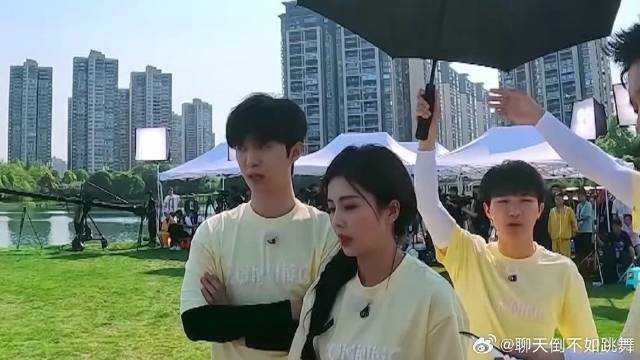 猜经典歌曲排序 白鹿盲猜都能猜中一首歌，不愧是横店歌后