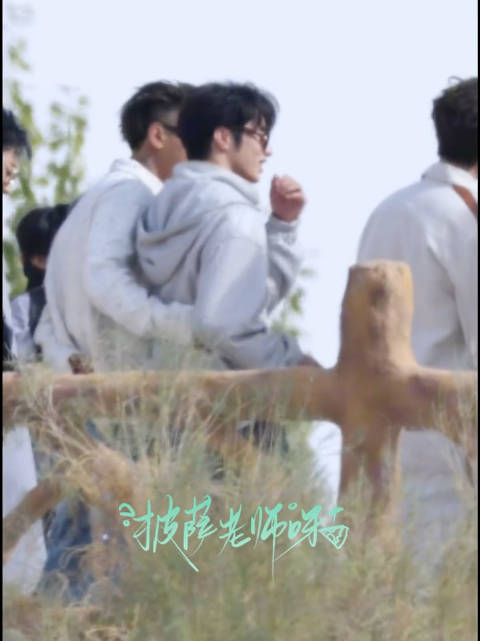 黄子韬企图搂刘耀文腰，被小斗严词拒绝 耀文内心os:有点暧昧了吧