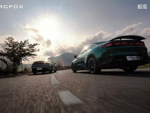 极狐阿尔法S5值得琢磨，10-15万新能源轿跑怎么选