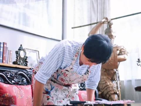 谁能想到张凯丽演起喜剧也这么绝，演了个不惯着儿子的酷妈…