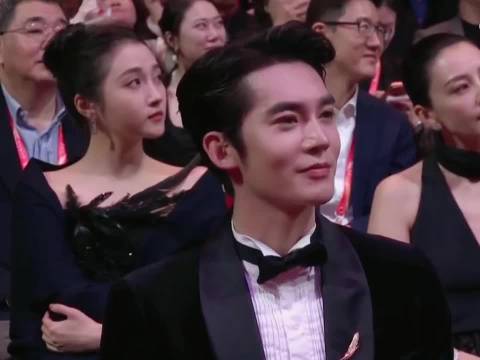 没有华丽空话，句句真诚有力量，五六分钟脱稿，尽显一名演员的学识与修养
