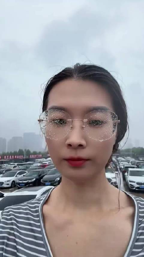 女子在二手车市场 买到了问题二手车