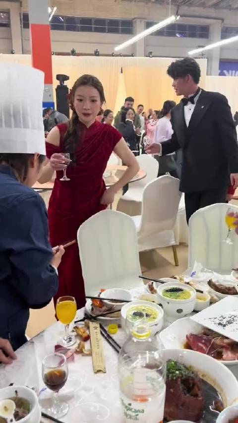 百桌宴圆满收官，祝黄雅琼和刘雨辰夫妇新婚快乐！