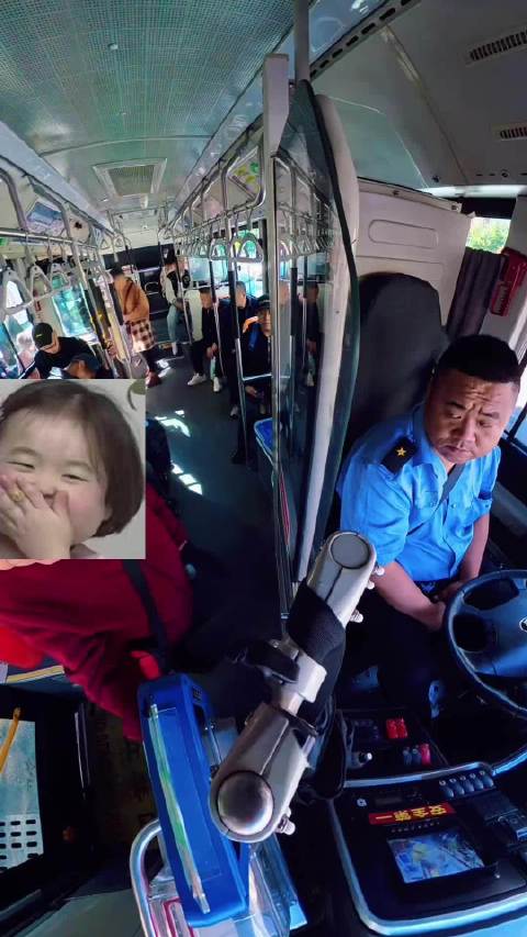 现在公交车真的就是为退休老人准备的…