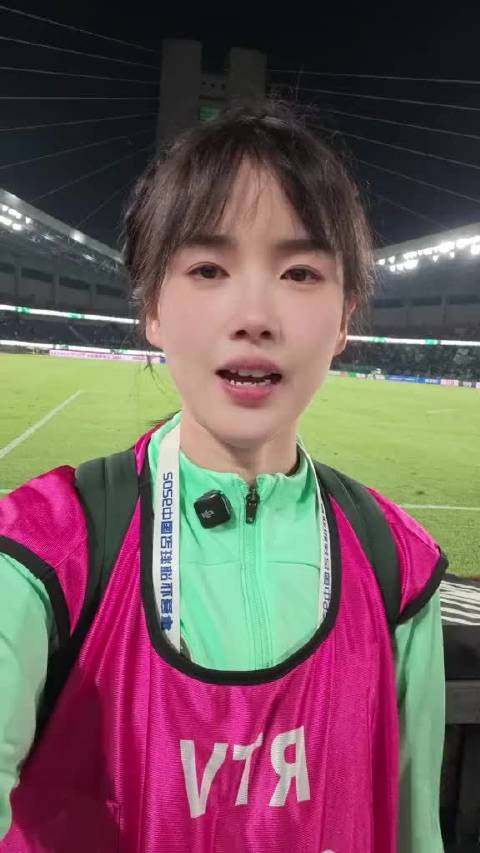 球迷向杨晨指导喊话：这赛季就剩一个主场了…
