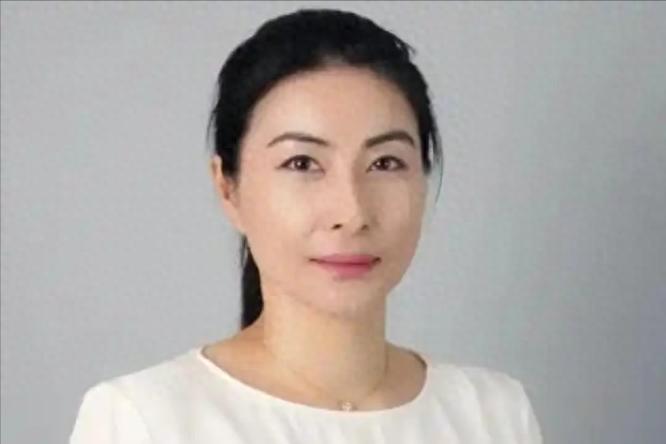郭晶晶：本以为嫁霍启刚儿女双全足够幸福，没想到现在幸福又升级