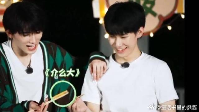 张真源宋亚轩挑战鲱鱼罐头，隔着屏幕都觉得臭！