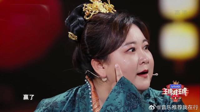 贾玲挑战念古诗落泪，刚念完第一句秒落泪，这速度也太绝了
