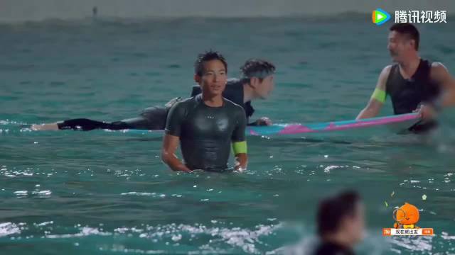 笨拙却坚持的冲浪过程，笑点和热血感兼顾得很好