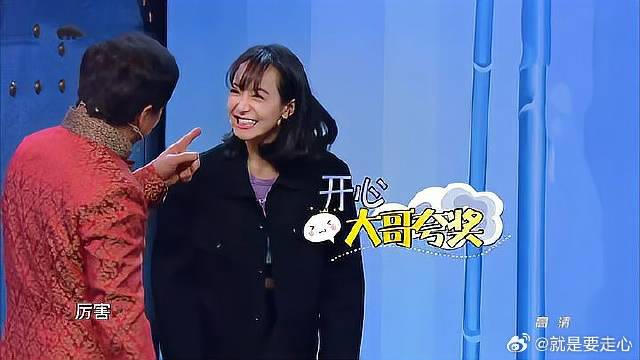 宋茜模仿成龙的鲤鱼打挺，获成龙夸赞：不错，蛮厉害！