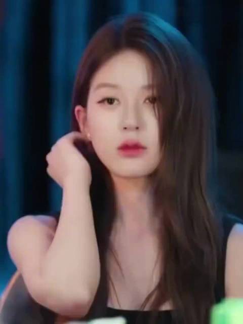“赵露思这程度是完全卸妆成纯素颜了吧”