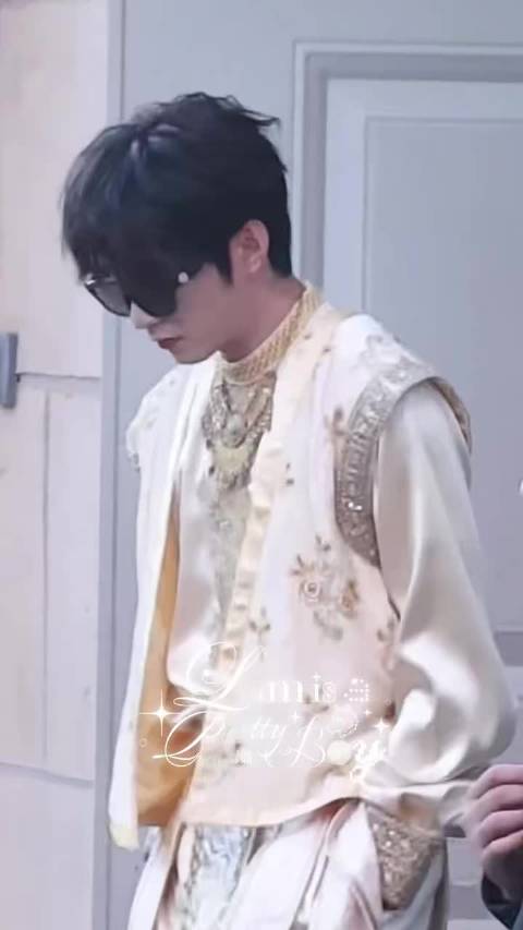 线下颜值很能打，路人眼神完全是我的真实写照